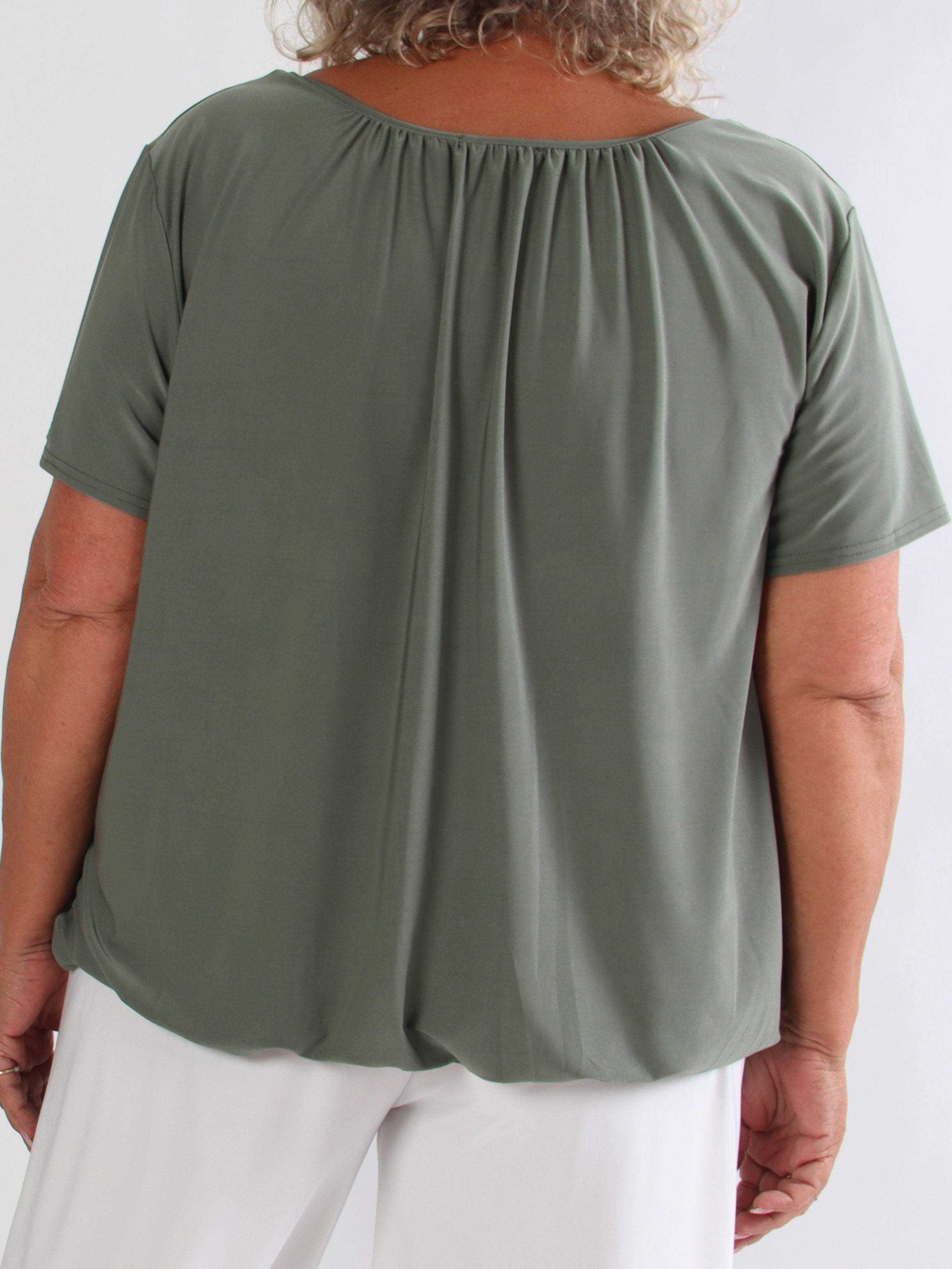 Miracle Basic - Skønneste plus size basis t-shirt med elastik for enden